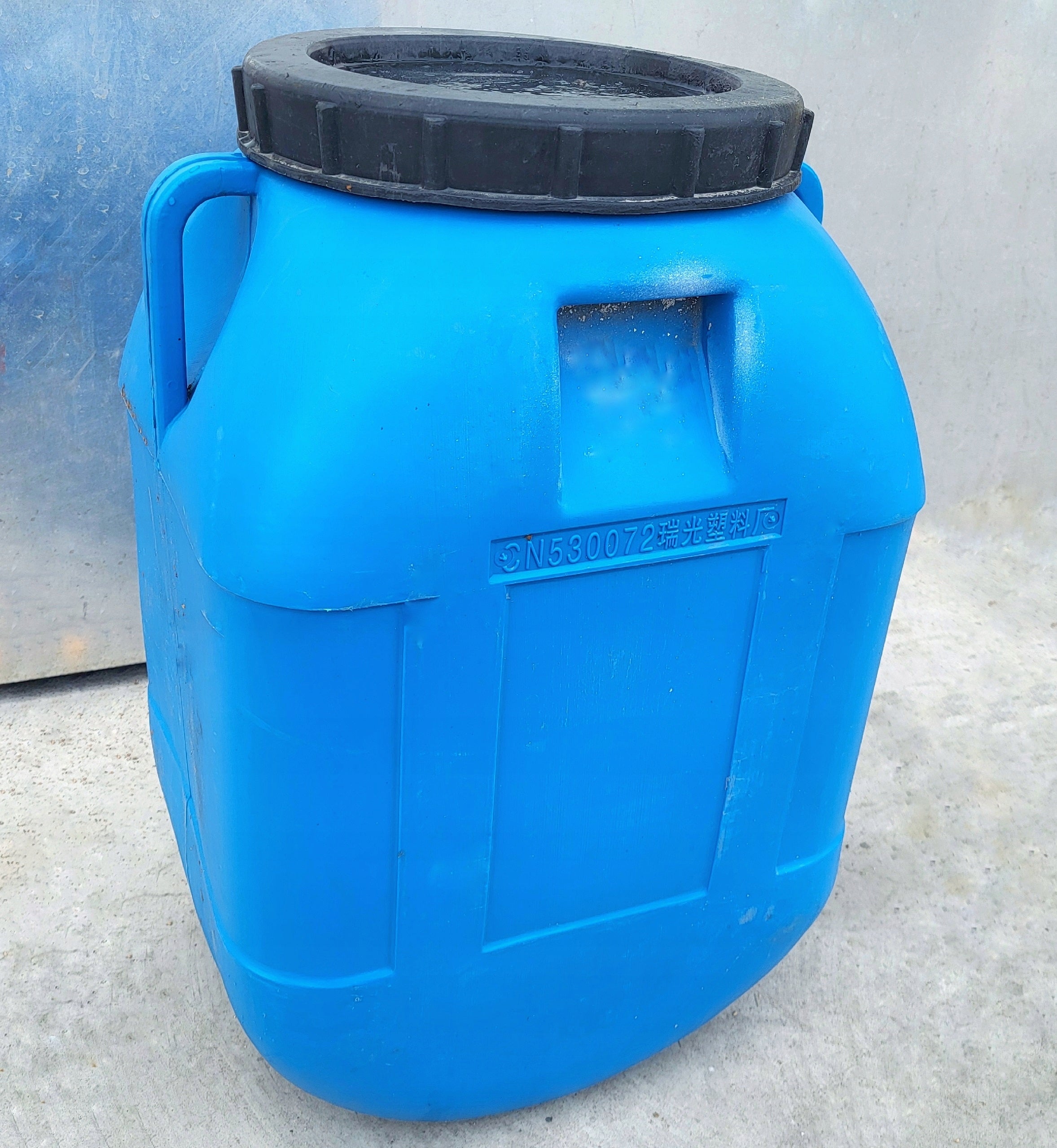BARREL 60L SCREWED with handles USED square MASSIVE Manufacturer code Beczka60zBiałym