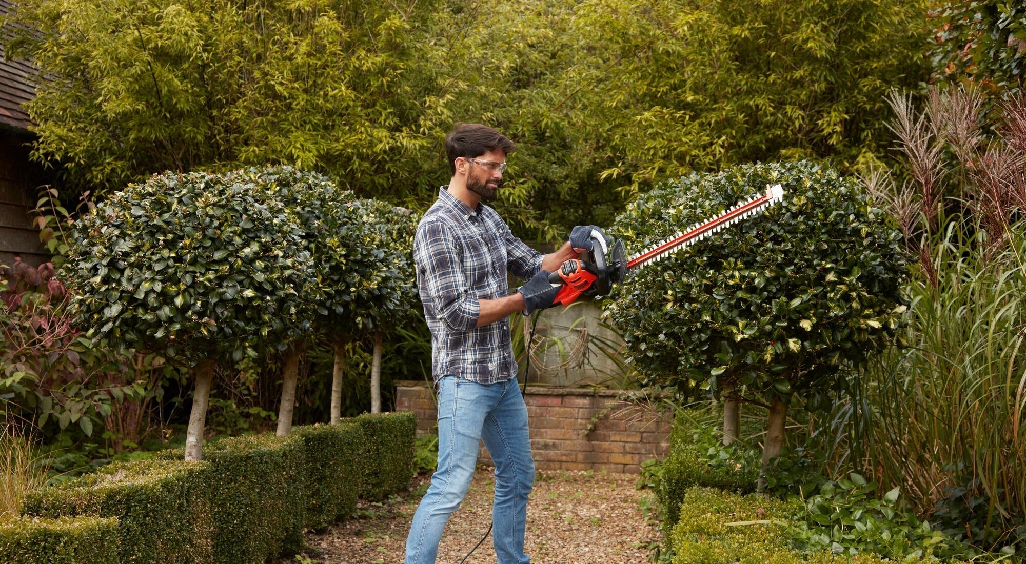 BLACK DECKER Electric Hedge Trimmer 55 cm 500 W BEHTS401 Guide length 55 cm
