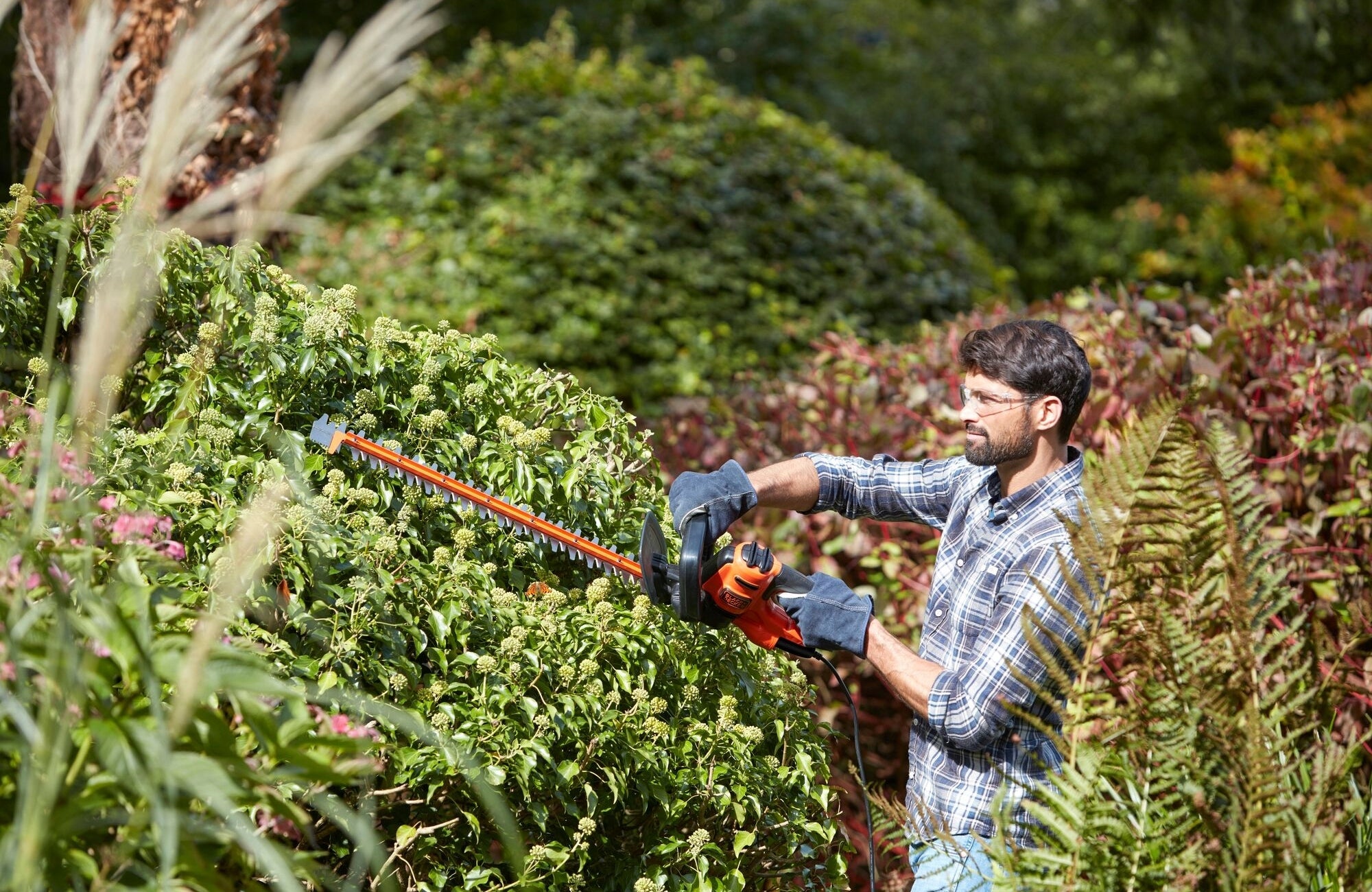 BLACK DECKER Electric Hedge Trimmer 55 cm 500 W BEHTS401 Packaging status original
