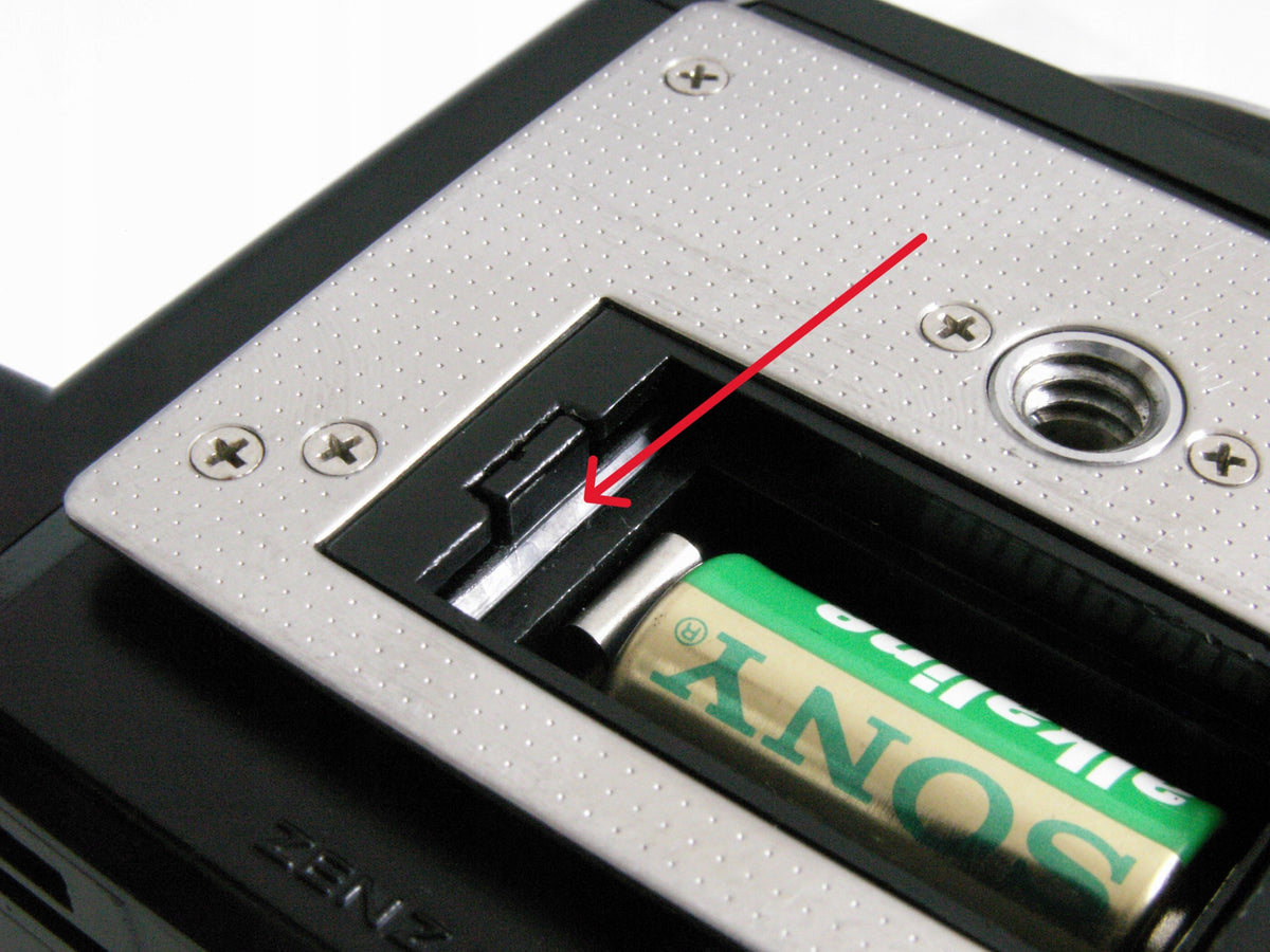 BRONICA battery chamber button - zatrzask komory baterii ETR / ETRS / ETRSi Manufacturer code ETR