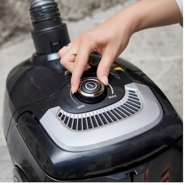 Bagged vacuum cleaner with suction power regulation MPM MOD-180 + 10 BAGS 850W Dominant color black