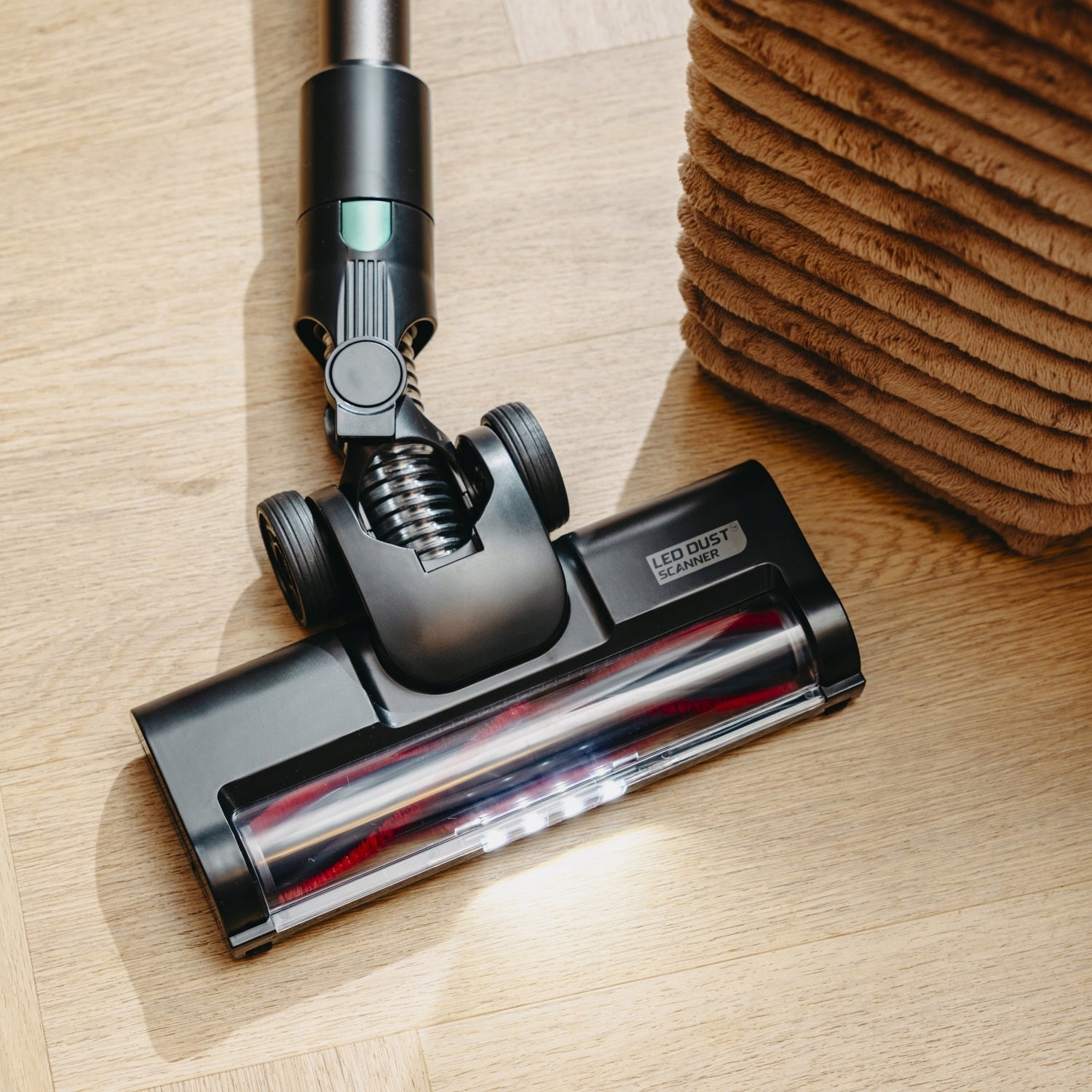 Bagless upright vacuum cleaner Adler Light Gold 700 W with 3in1 LED turbo brush Model AD 7083