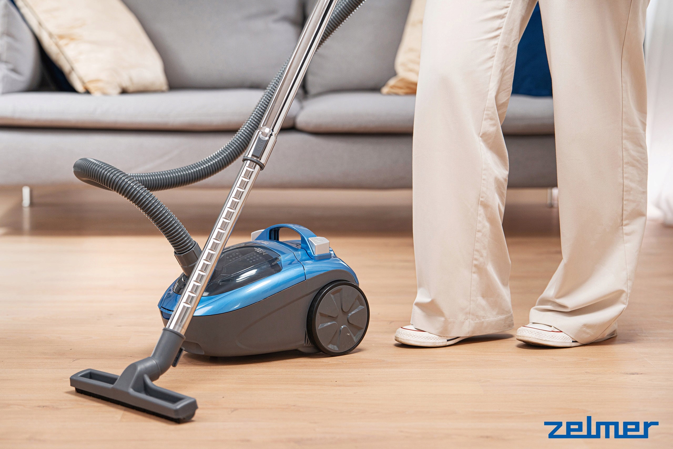 Bagless vacuum cleaner 2in1 Zelmer Radek ZVC032P 800W power regulation Manufacturer code ZVC032P