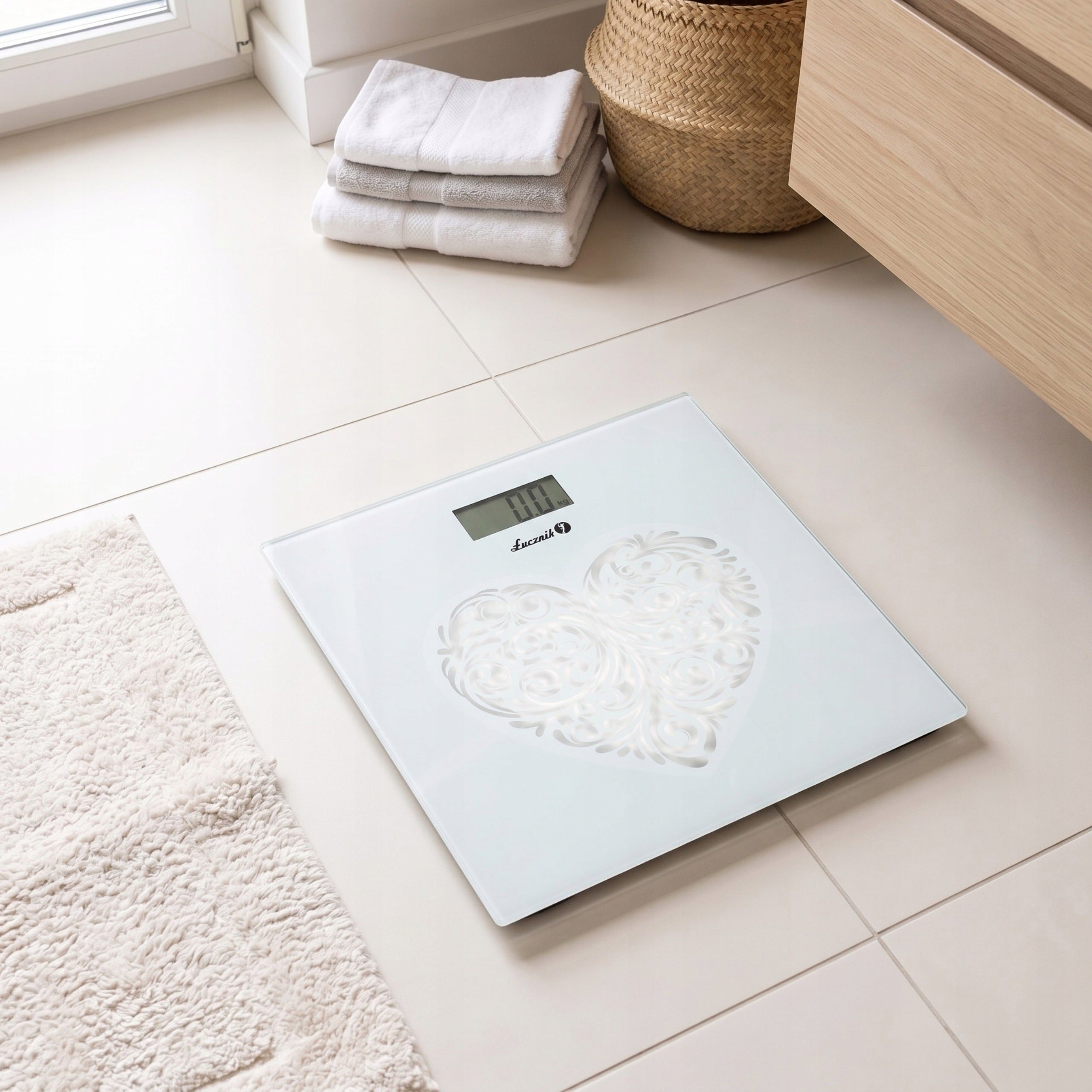 Bathroom Scale Electronic LCD Glass Accurate Łucznik 150kg + BATTERIES Manufacturer code W1 BS973