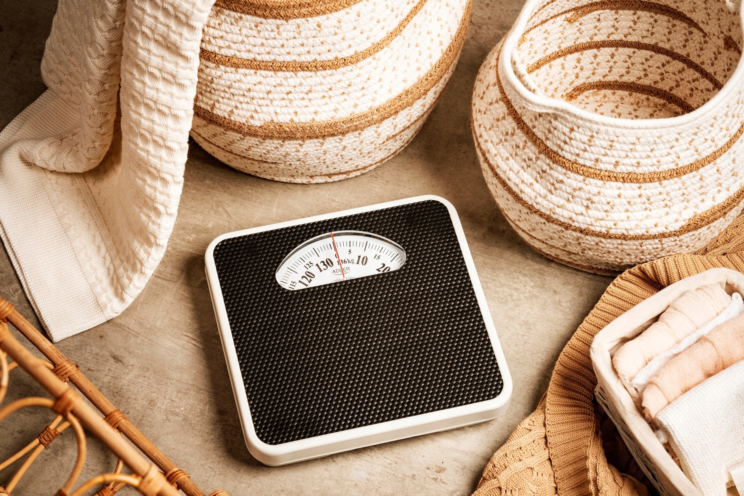 Bathroom Scale Mechanical Classic Lifting Capacity up to 136kg Durable Elegant Packaging status original