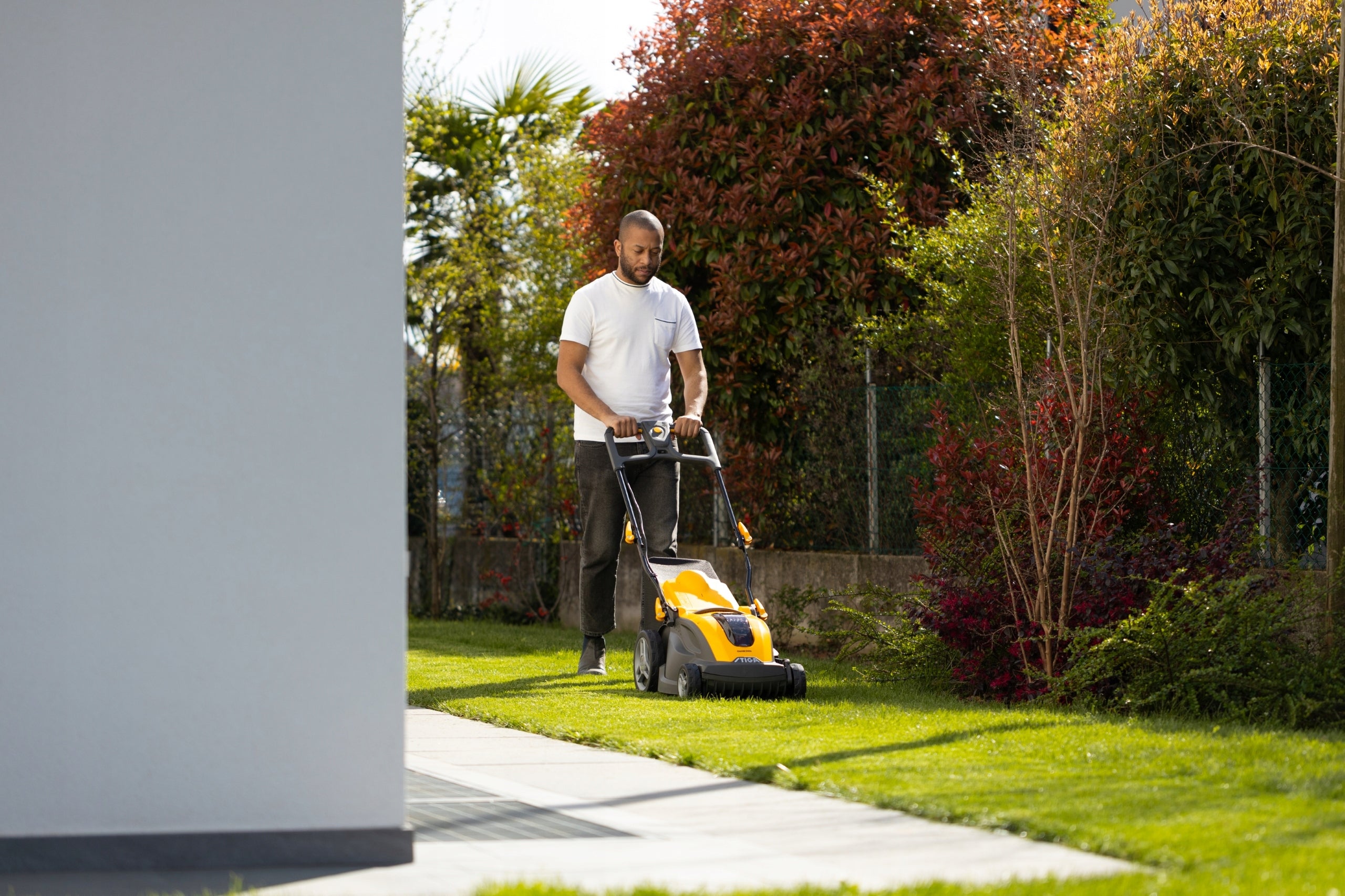 Battery mower with Basket 40L STIGA Combi 340e 38 cm 860W Set of 4 Ah Basket capacity 40 l