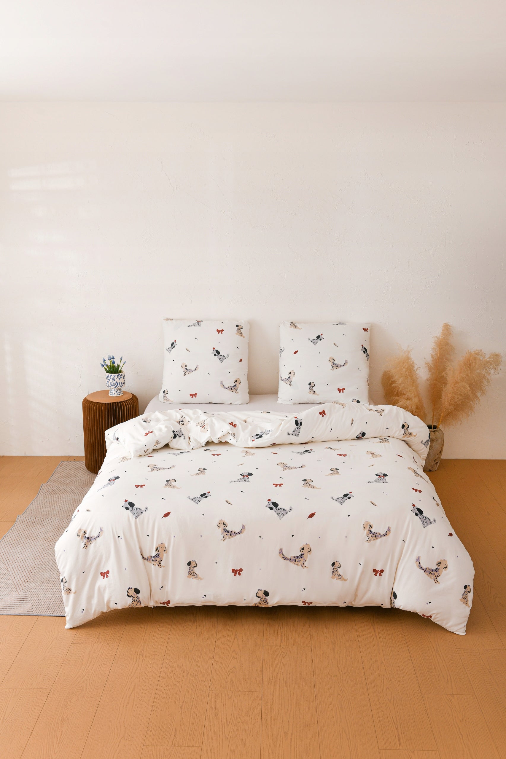 Bedding 160x200 + pillowcases white with poodles dogs bows fashionable set Manufacturer code Pościel 160x200 wzorzysta dwustronna modna
