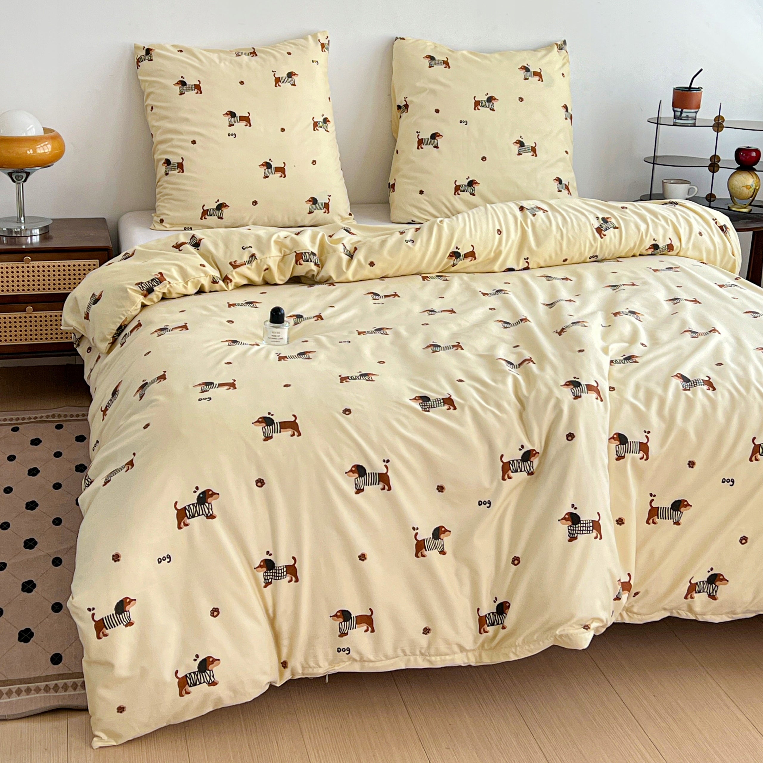 Bedding set 200x220 double-sided beige set in dachshunds dogs fashionable Manufacturer code Pościel 200x220 wzorzysta dwustronna modna