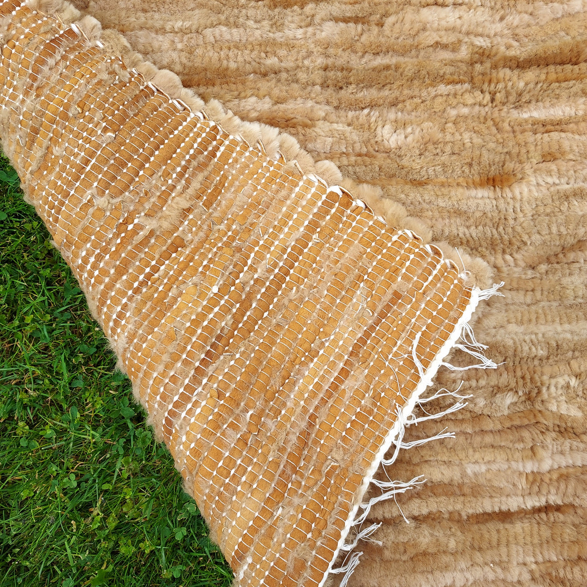 Bedspreads for Leisure Sheepskin Woven Light Brown Color multicolor