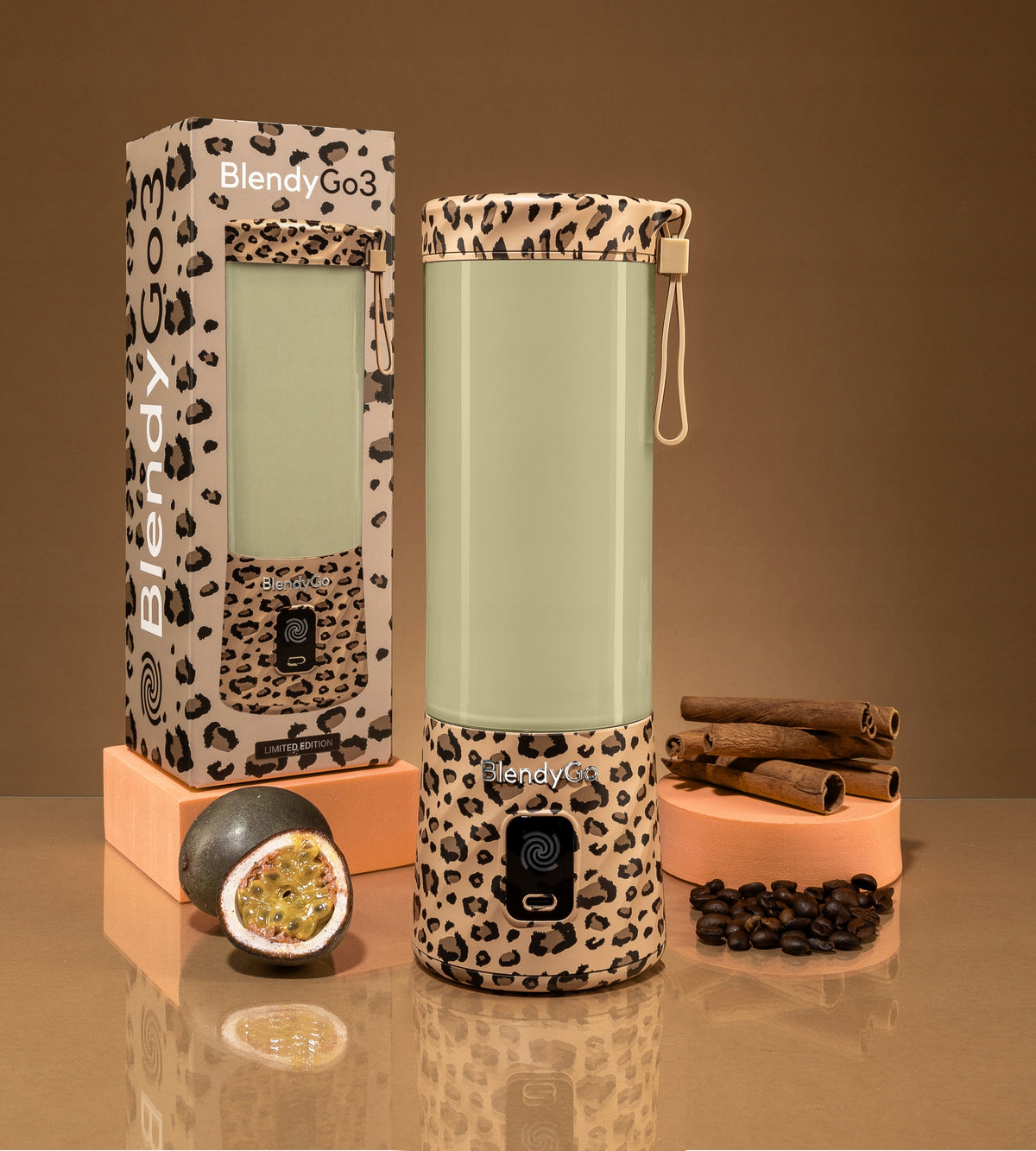 BlendyGo 3 Wireless Blender for Smoothie Ice and Frozen Fruit Manufacturer code BlendyGo 3 przenośny mikser prezent