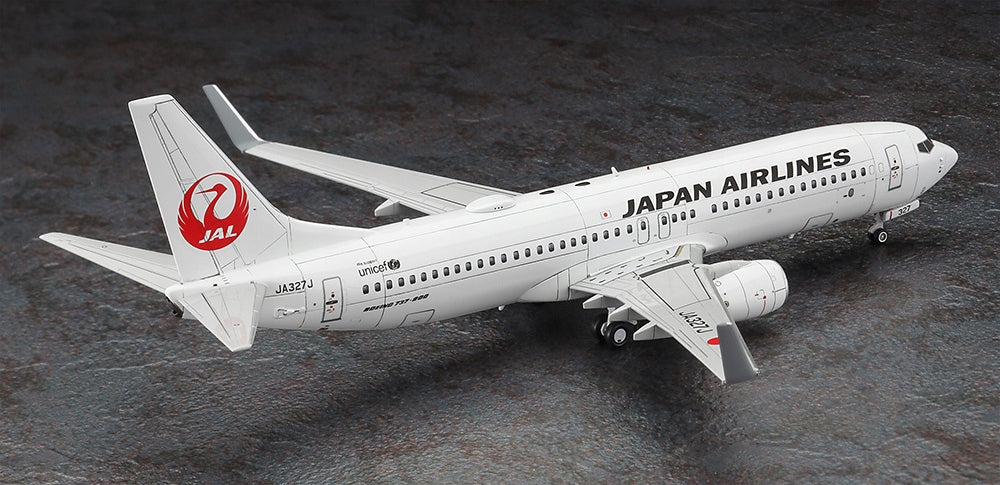Boeing 737-800 Japan Airlines passenger aircraft model 10745 Hasegawa Model 10745
