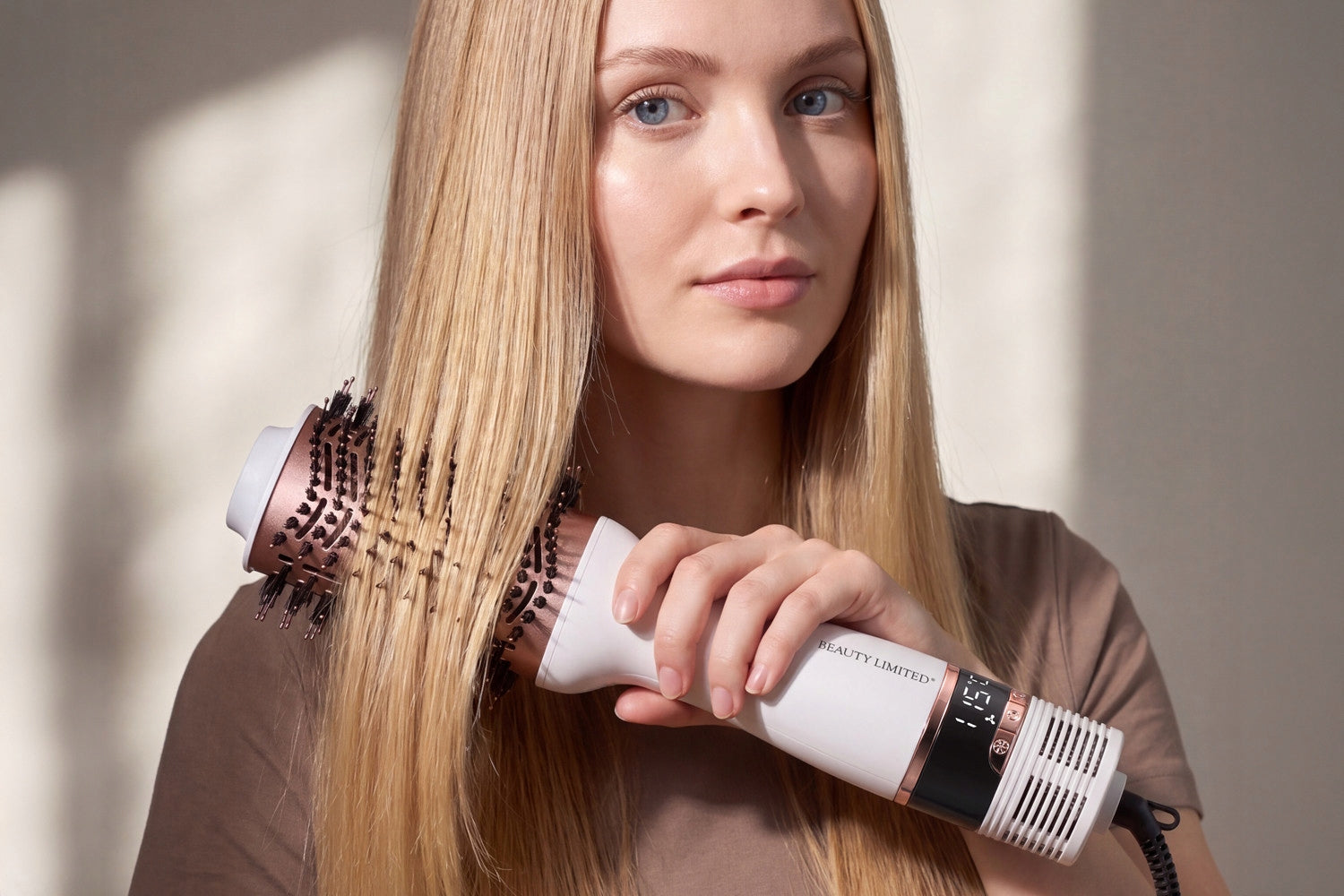 Brush Hair Dryer White TEMPERATURE CONTROL LCD IONIZATION 1200W Packaging status original