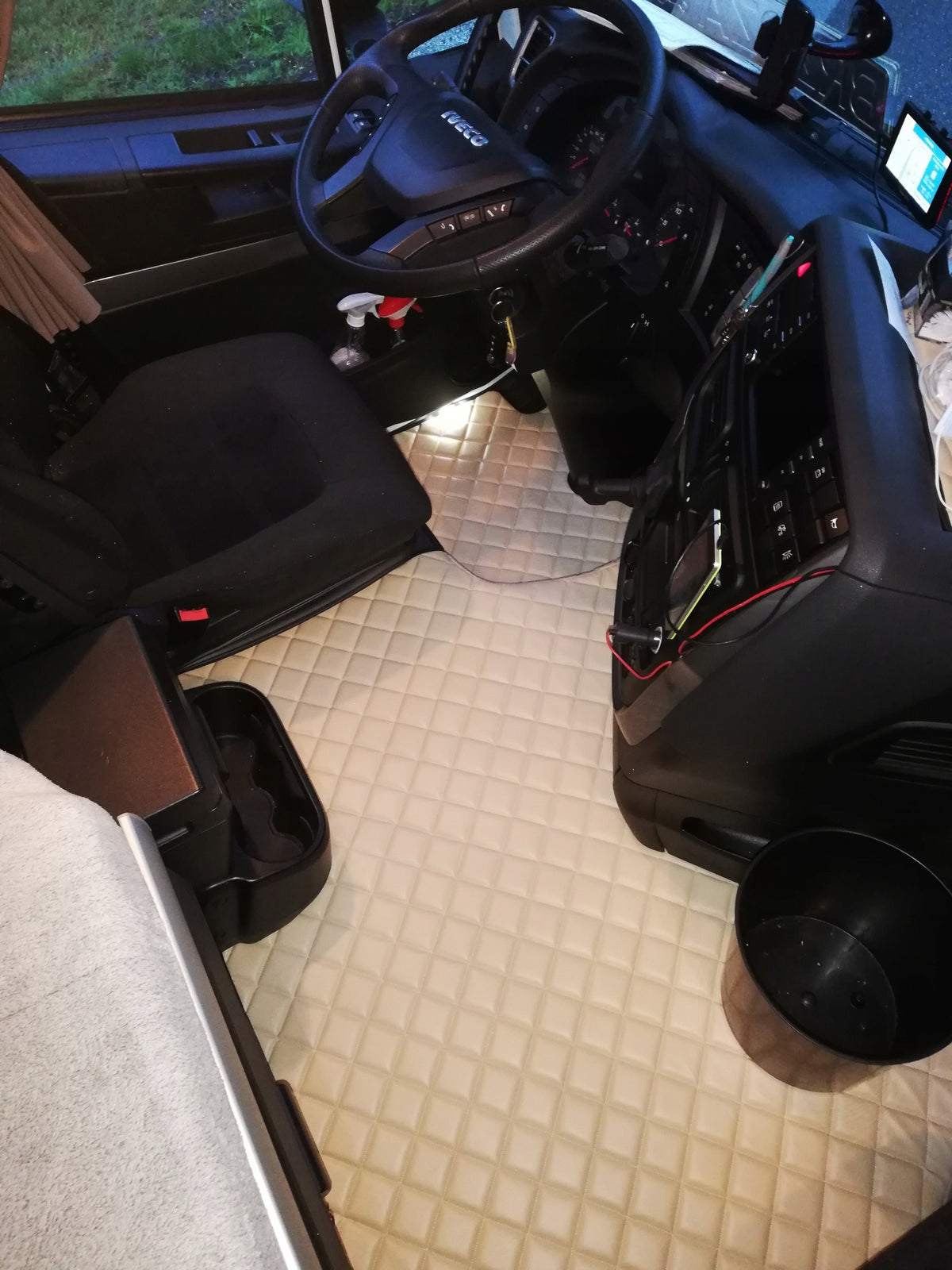 CARPETS QUILTED RUGS IVECO HI-WAY AFTER 2013 CARS. EAN (GTIN) 5903699312117