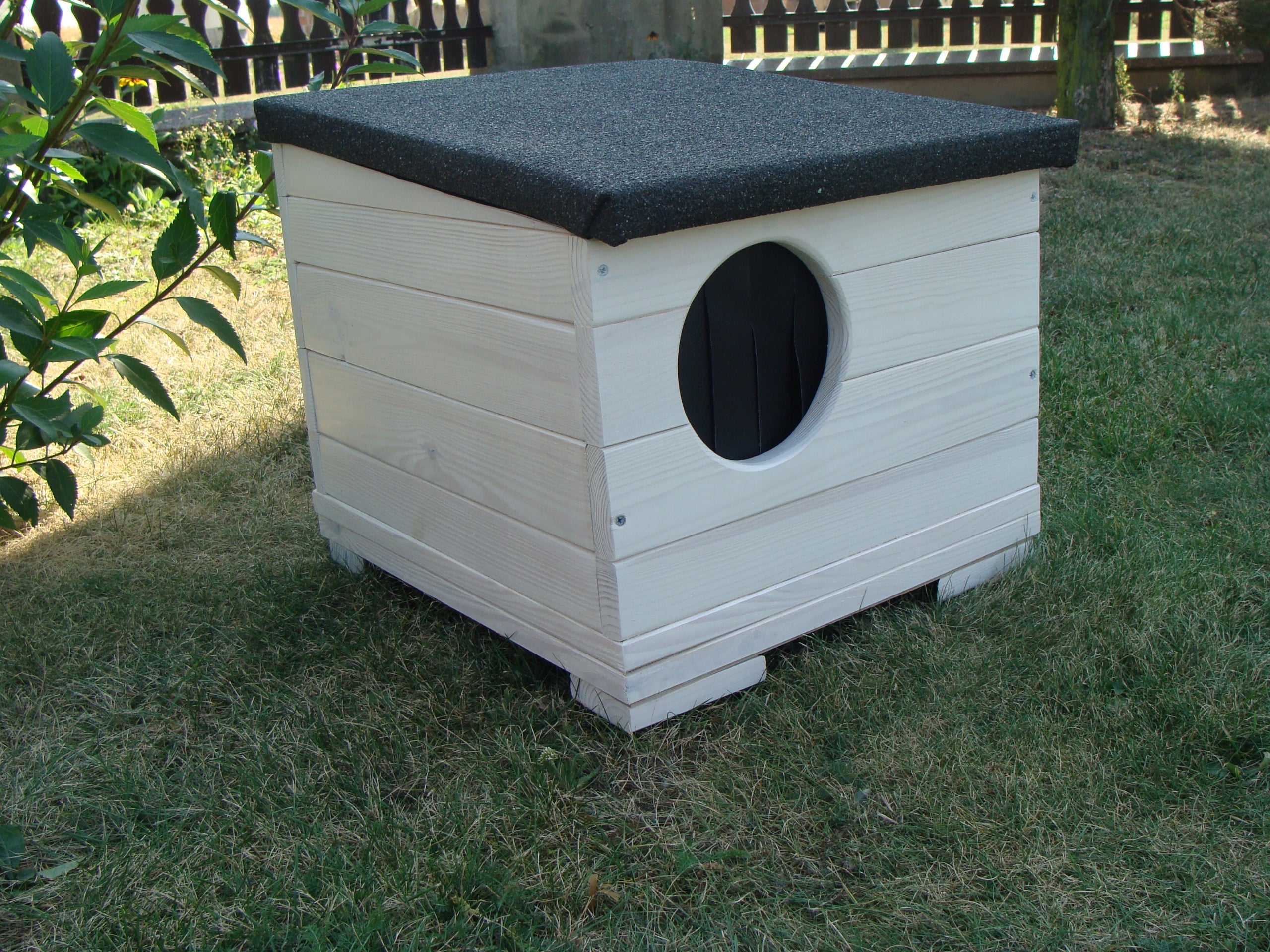 CAT DOG KENNEL S2-WHITE INSULATED WHOLE TWISTED PAINTED THICK PAPA Packaging status original