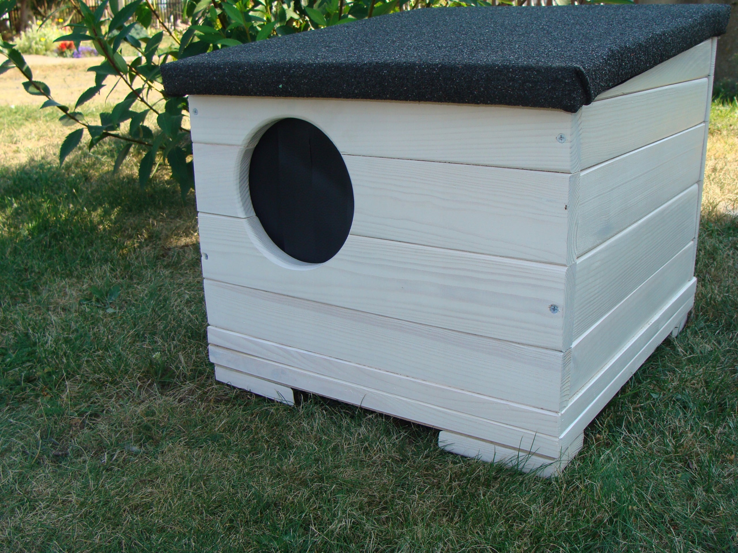 CAT DOG KENNEL S2-WHITE INSULATED WHOLE TWISTED PAINTED THICK PAPA Product width 46 cm