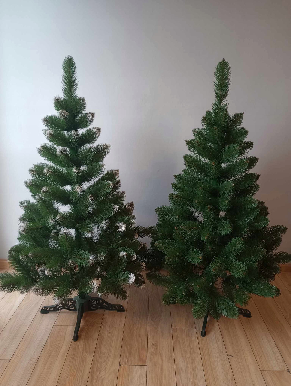 CHRISTMAS TREE Pine 120 CM DENSE Snow-covered Cones +Stand freebie!!! Manufacturer code choinka