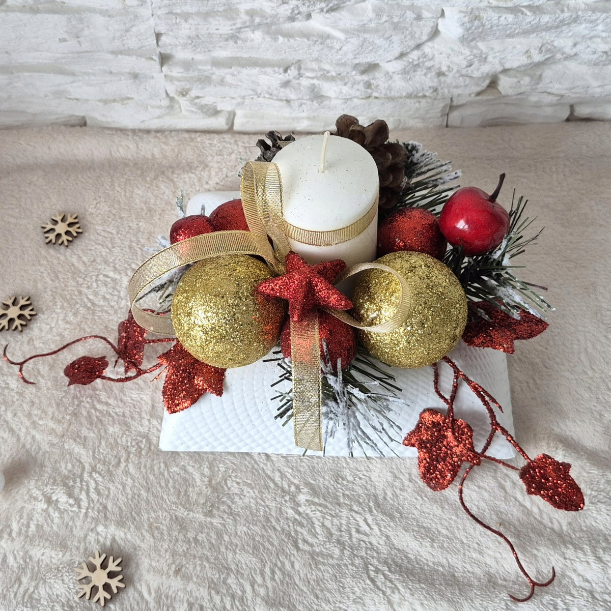 CHRISTMAS WREATH WITH CANDLE CHRISTMAS ORNAMENT FOR TABLE RED Manufacturer code TH09