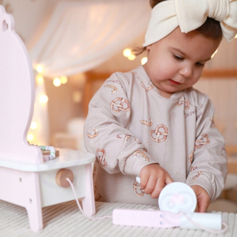 CLASSIC WORLD Dressing Table for Girls with Mirror + Straightener 11 akc Kid's age 3＋ years