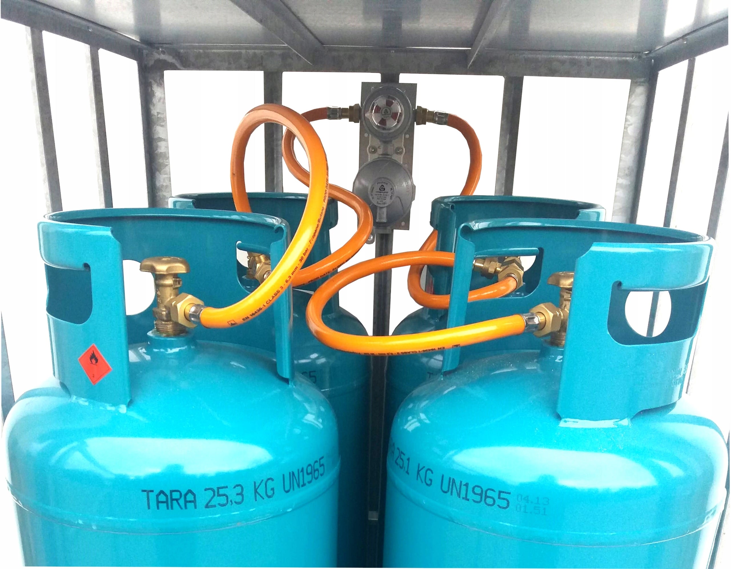 # CONTAINER FOR 4 CYLINDER PB 33KG RACK MULTI-BOTTLE CONNECTION INSTALLATION Manufacturer code Zestaw gazowy typ K-4 na 33kg