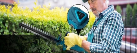CORDLESS HEDGE TRIMMER BRUSHLESS 52cm 21V STRONG LIGHTWEIGHT Product weight with unit packaging 3.5 kg