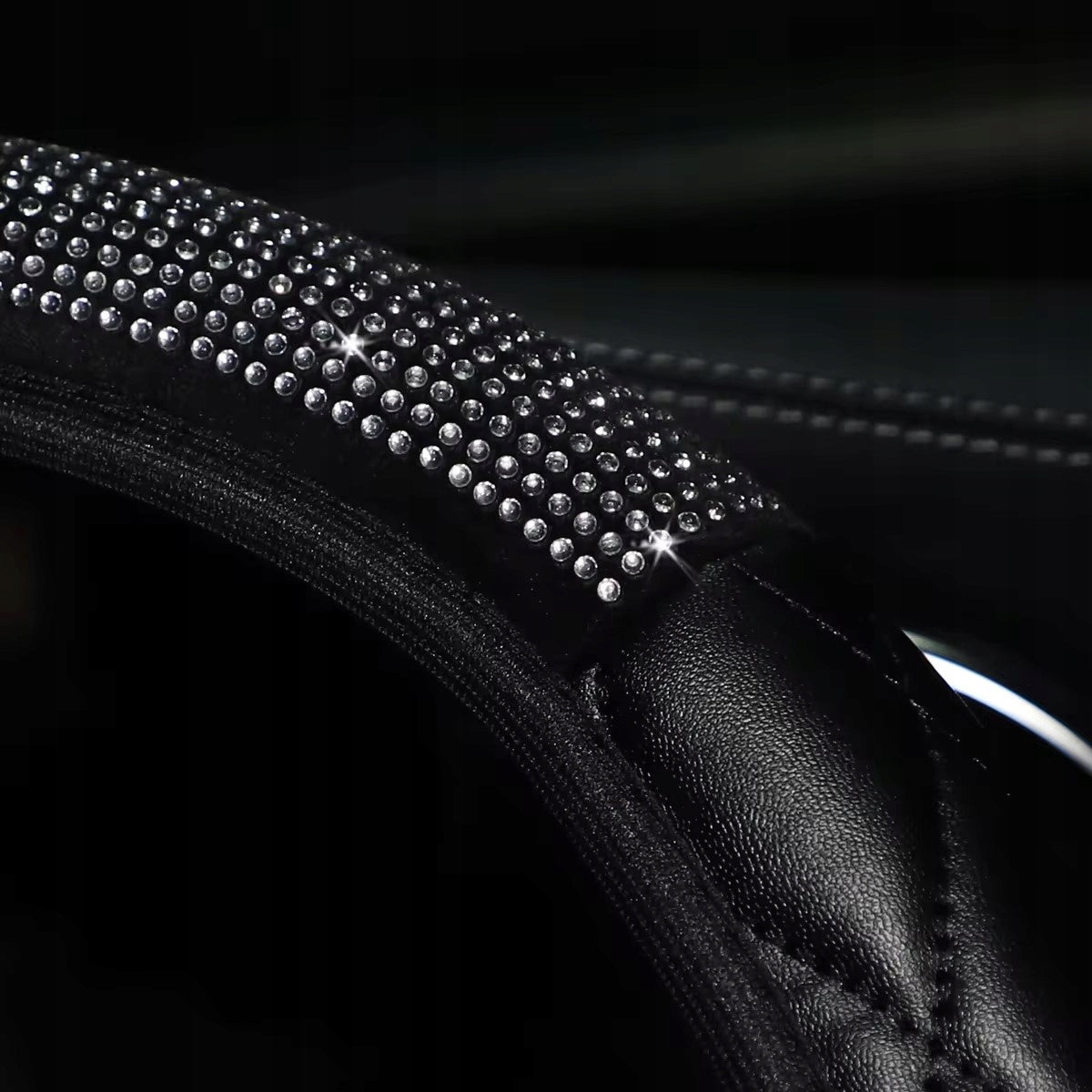 COVER PROTECTOR SHINY ON THE STEERING WHEEL SEQUINS COVER HIGH QUALITY Manufacturer no brand