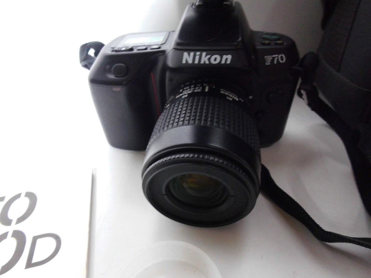 Camera Nikon F70 + Nikkor lens 35-80mm + lamp + cover Manufacturer code NIKON F70