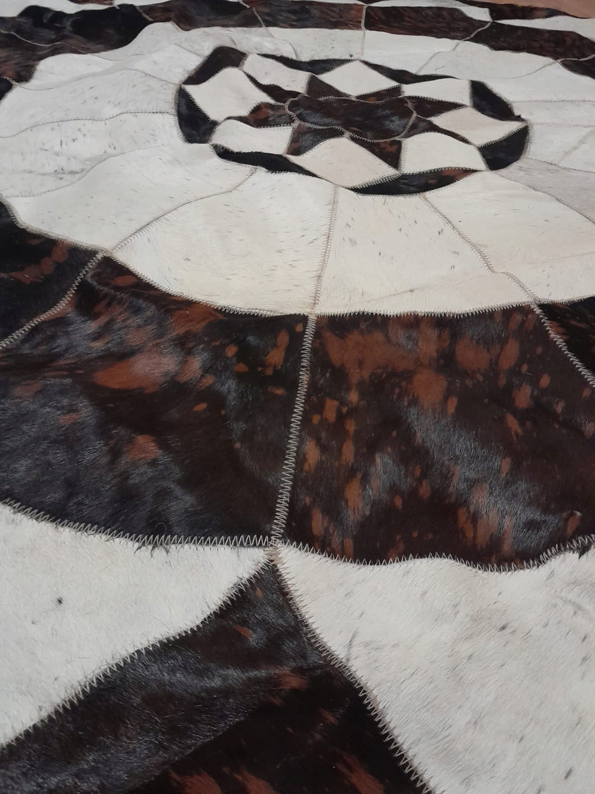 Carpet made of natural cowhide/cowhide, hand made, circle, diameter 2 m Manufacturer code SaharaBazar