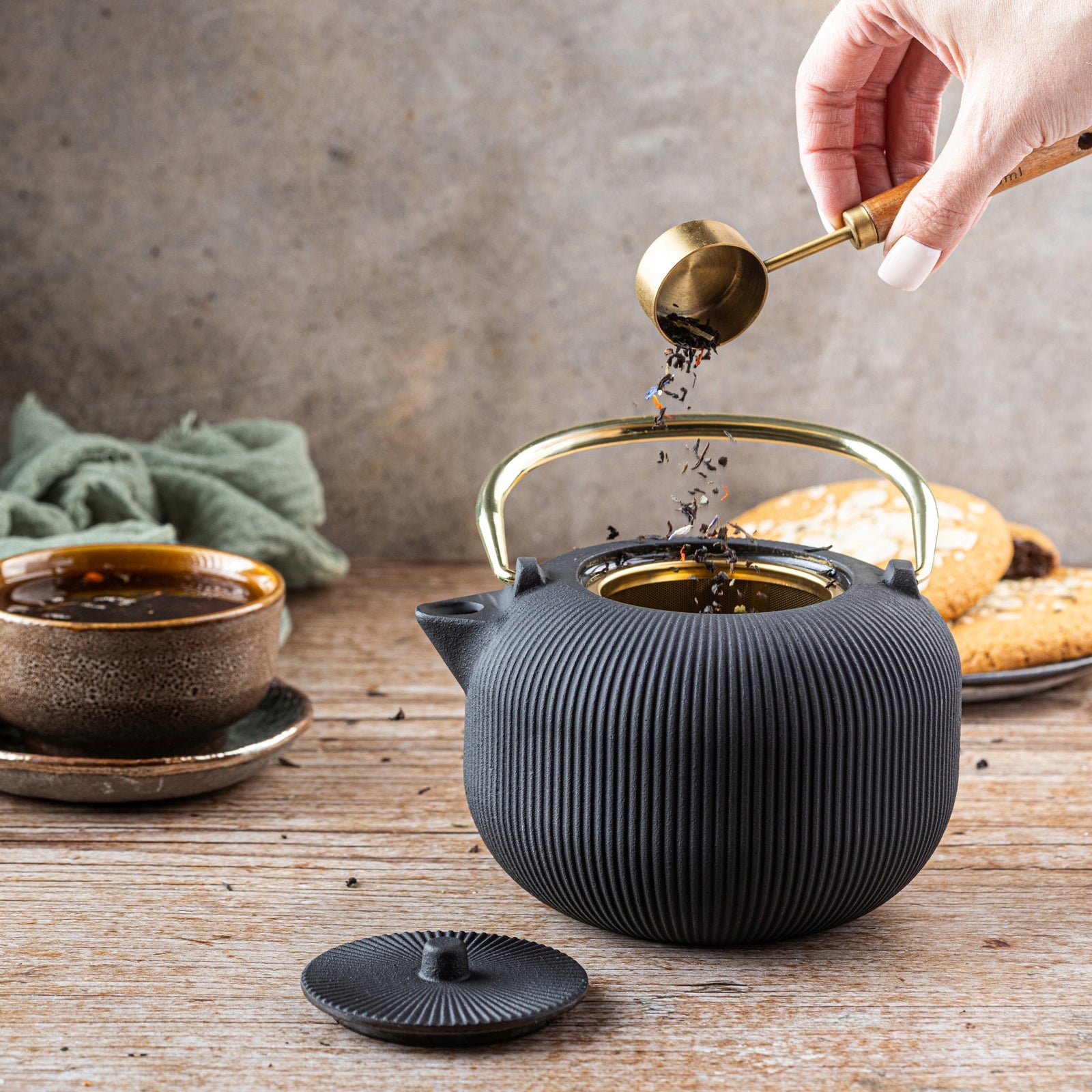Cast iron brewer 1L Kettle with filter and gold handle Induction GAS 1931 Manufacturer code KH-1931