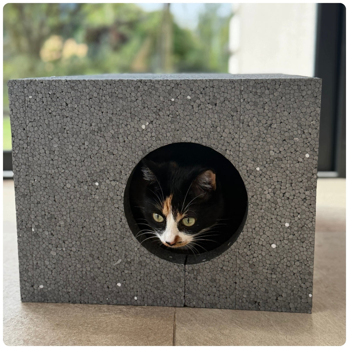 Cat booth for winter INSULATED Styrofoam outside 59x39x30 cm THICK Manufacturer code domek dla kota budka grafitowa