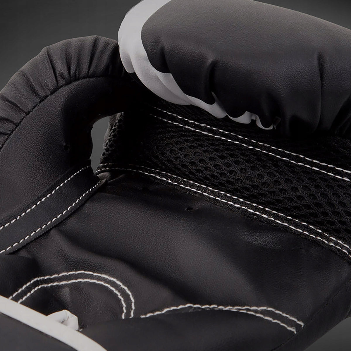 Children's boxing gloves Venum Challenger 2.0 Kids black/white 4 oz EAN (GTIN) 3611441515700