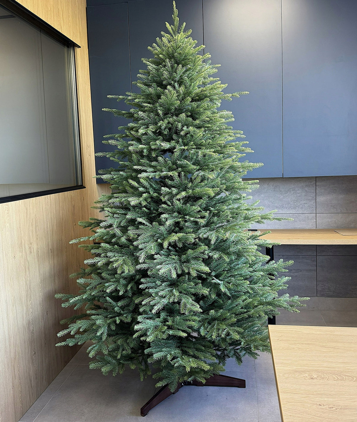 Christmas Tree Artificial Pe Like Real HANOVER 100% Pe 240 cm Manufacturer code Choinka Pe Jak Prawdziwa Hanover 240cm