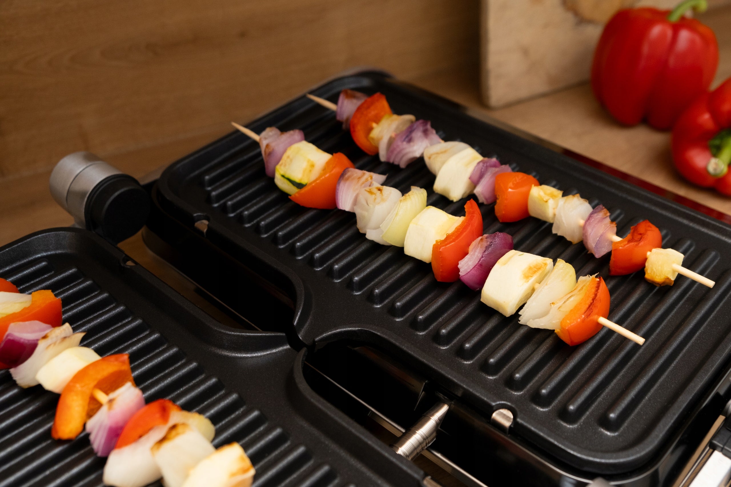 Contact folding electric grill Eldom GK2000W silver/grey 1800 W Dominant color silver/gray