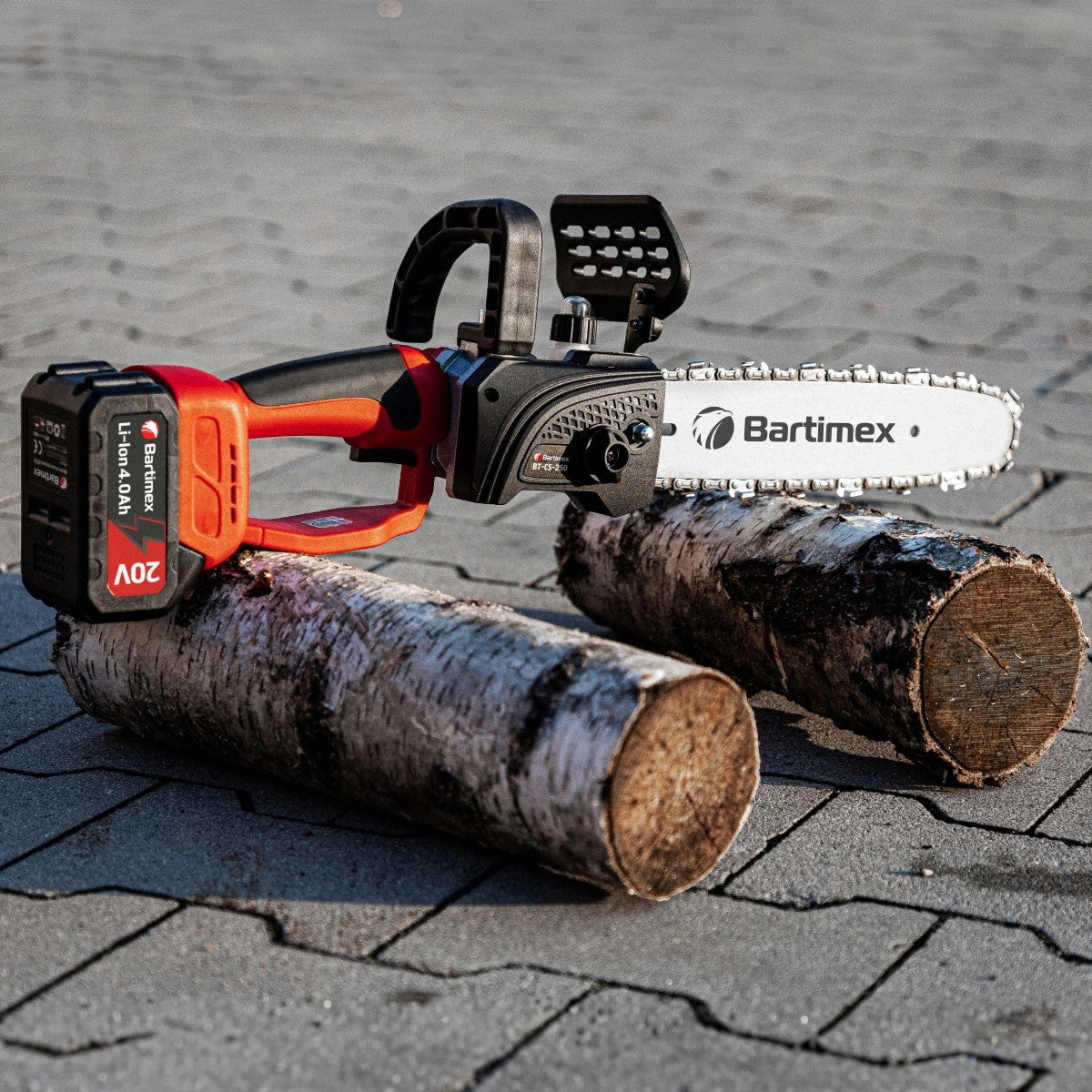 Cordless BRUSHLESS Chainsaw 20V 1400W 2 AKU 4,0Ah Manufacturer code DLGM_93846