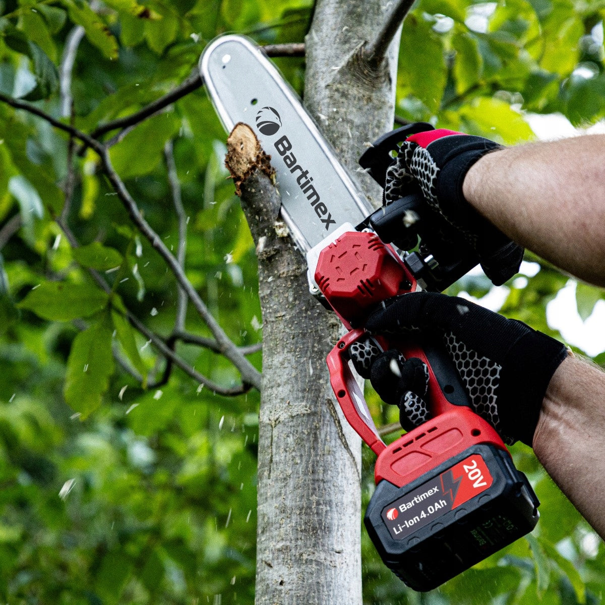 Cordless BRUSHLESS Chainsaw 20V 1400W 2 AKU 4,0Ah Packaging status original