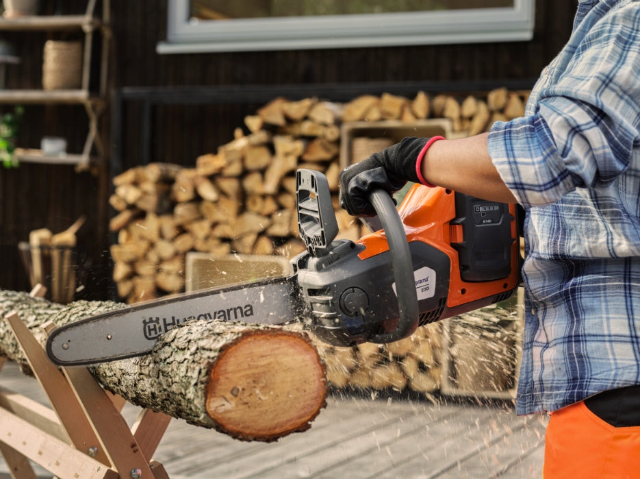 Cordless saw Husqvarna 242I 14" + battery 40-B140+charger 40-C80 Batteries included yes