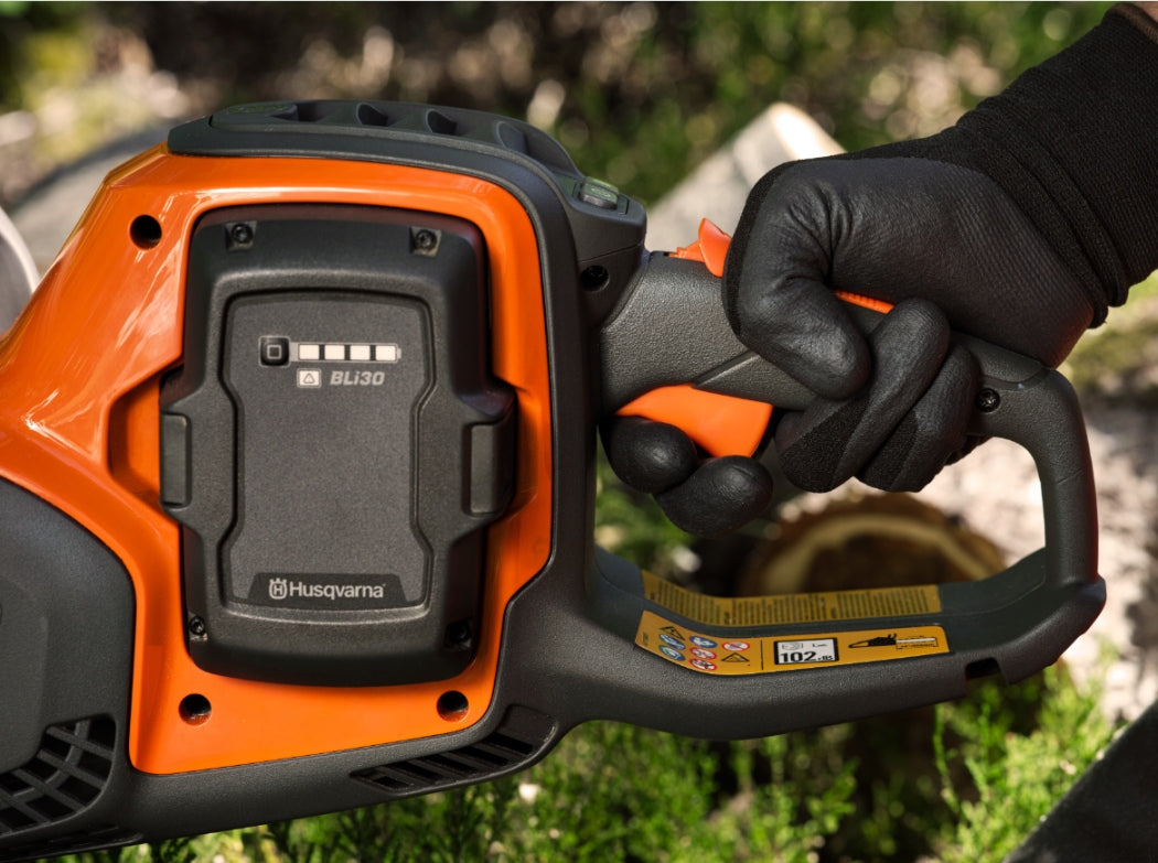 Cordless saw Husqvarna 242I 14" + battery 40-B140+charger 40-C80 Power supply battery operated