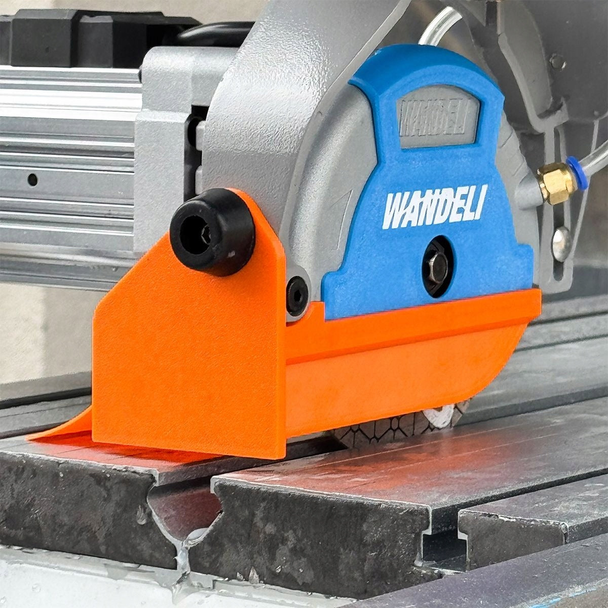 Cover for WANDELI ANTYCHLAP tile cutter with antisplatter magnets Packaging status original