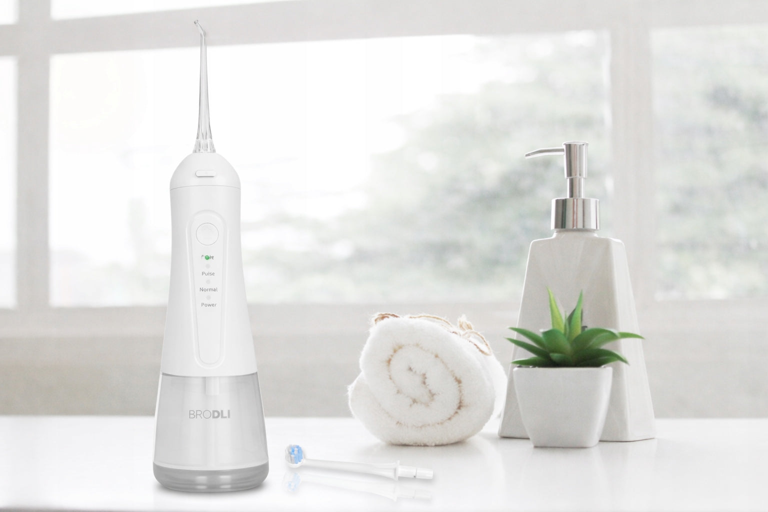 DENTAL IRRIGATOR WIRELESS 9 MODES CASE 5 TIPS Color white