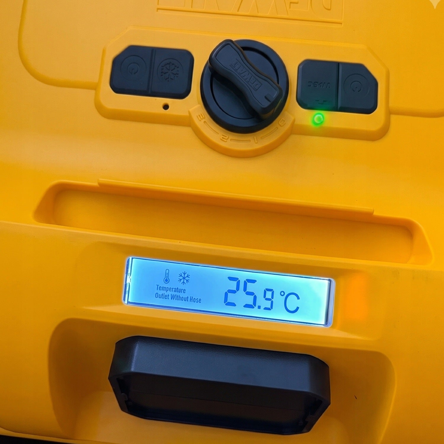 DEWALT AIR CONDITIONER AIR COOLER WORKSHOP BATTERY 18V DXACN01 Dominant color yellow/gold