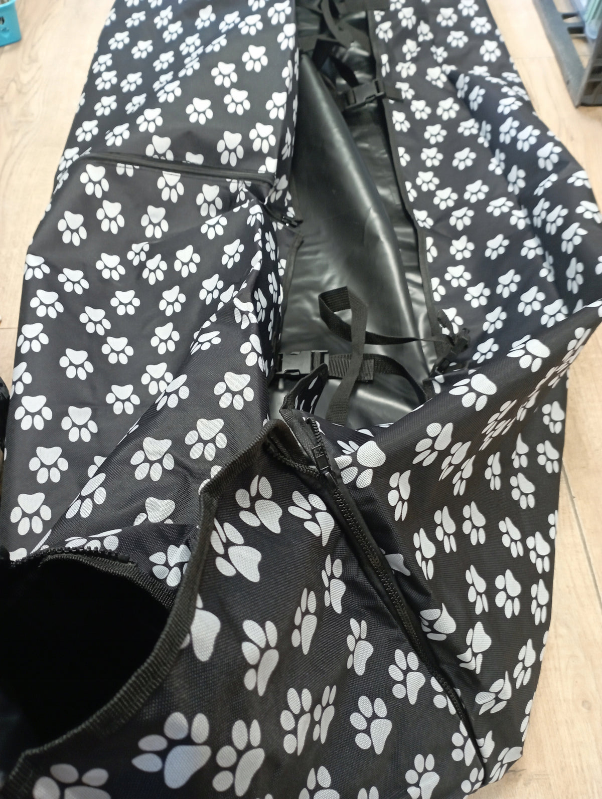 DOG MAT COVER FOR THE BACK SEAT OF THE CAR PROTECTIVE MAT Manufacturer code Fly Pets Mata ochronna