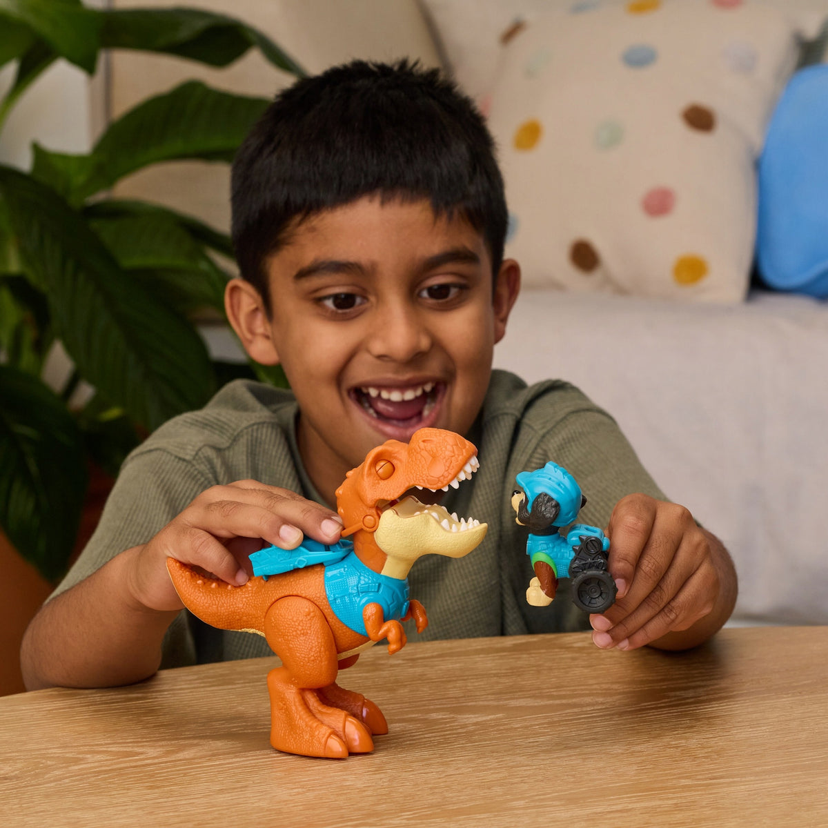 DOG PATROL AND DINOSAURS REX WITH INTERACTIVE T-REX PUP PALS Packaging status original