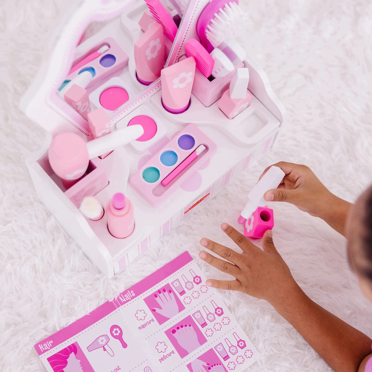 DRESSING TABLE BEAUTY SALON WITH ACCESSORIES 18 ELEMENTS MELISSA & DOUG Manufacturer code 6074867 20155225