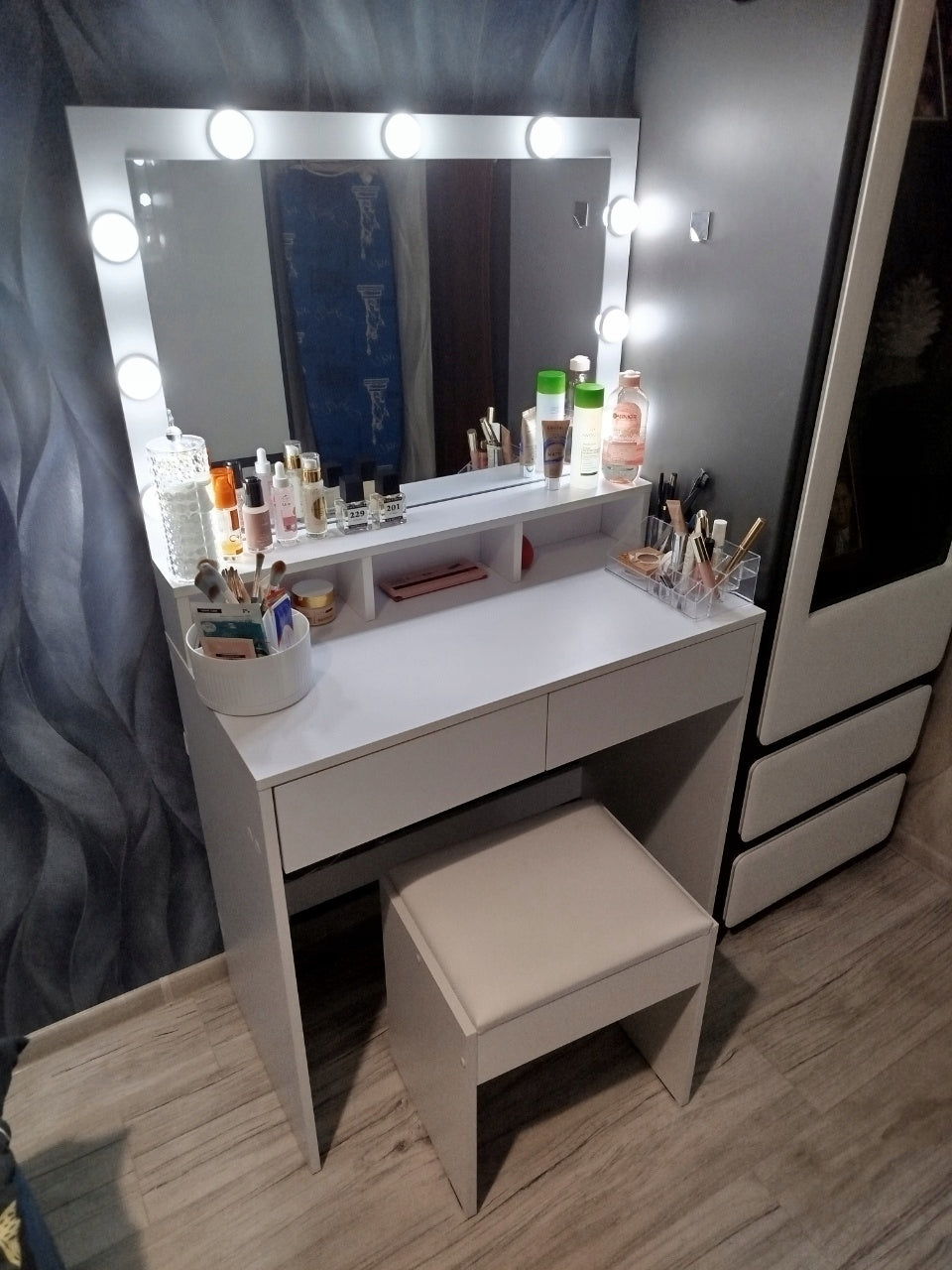 DRESSING TABLE COSMETIC WITH MIRROR CHAIR AND DIMMABLE LED LIGHTING 017 Packaging status original