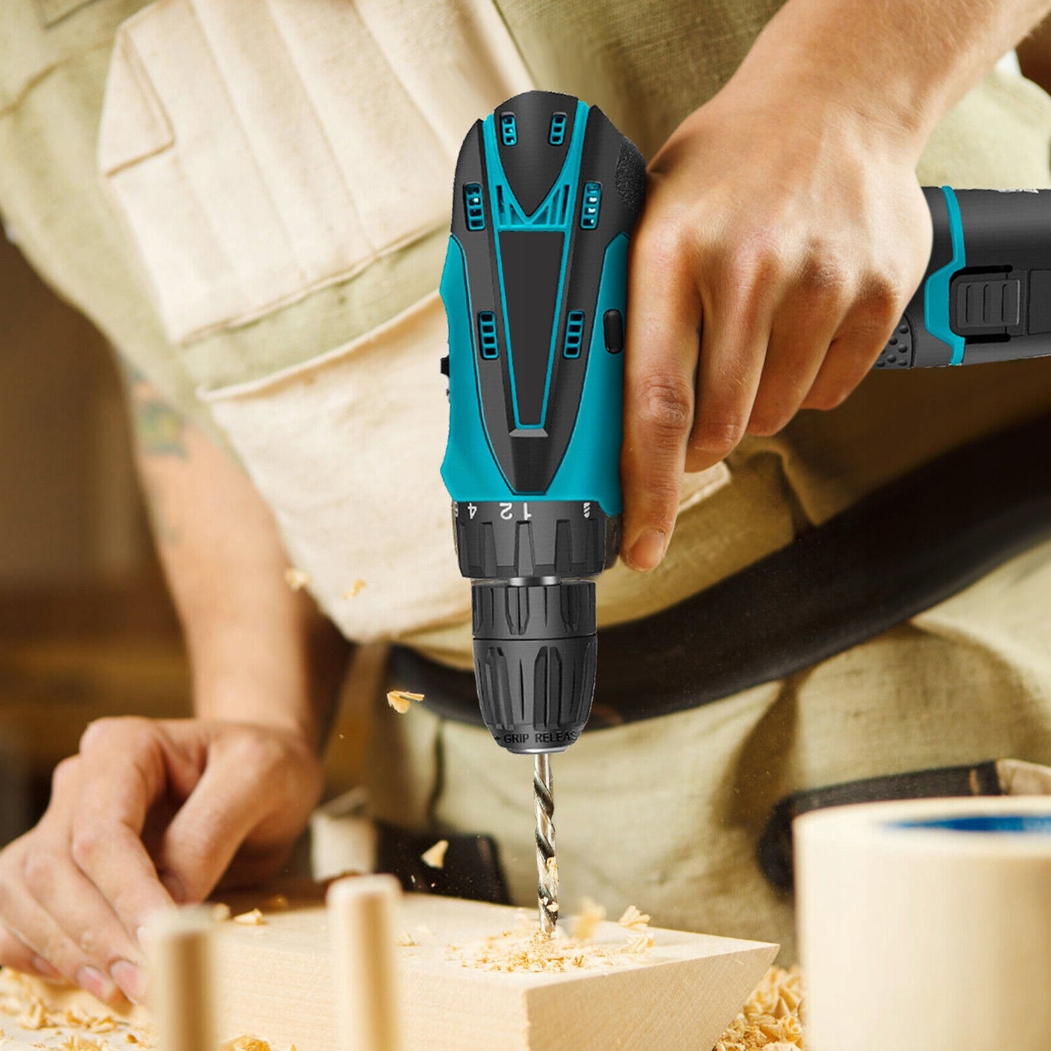 DRILL CORDLESS DRILL 12V + 2 AKU 1300MAH + ATTACHMENTS Packaging status original