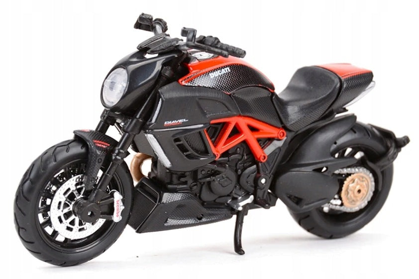 DUCATI Diavel Carbon MOTORCYCLE MODEL in 1:18 SCALE MAISTO FRESH METAL WIERNA 3+ Brand Maisto