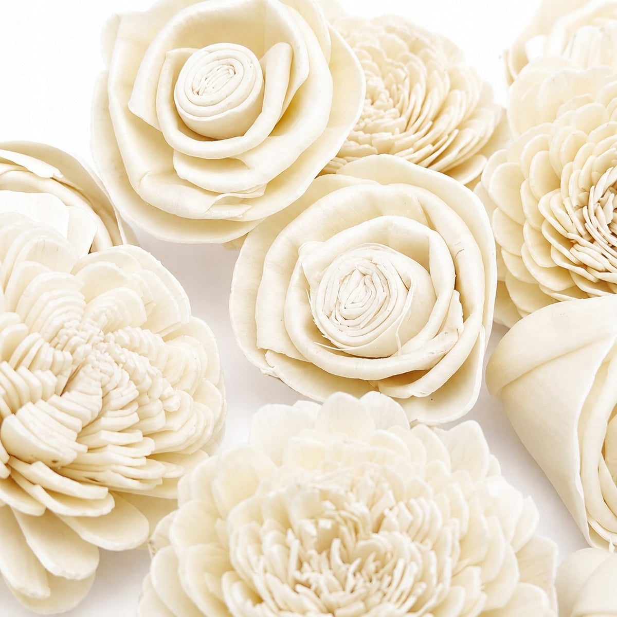 Decorative flowers white 30 pcs. – 6 chrysanthemum and 24 roses 4 – 6 cm Packaging status original