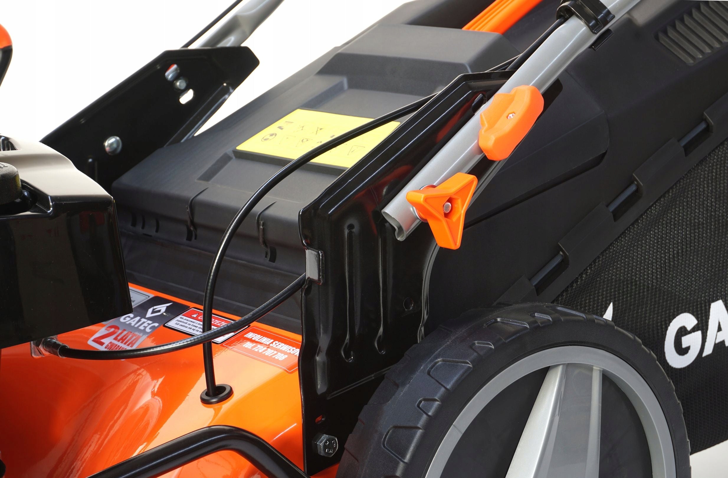 Diesel mower with 53 cm drive / Briggs & Stratton engine 750, 161 cm3 Mowing width 53 cm