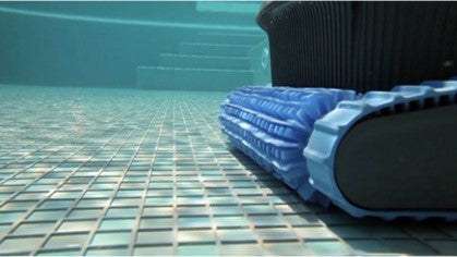 Dolphin S200 Professional robot for swimming pool Manufacturer Dolphin