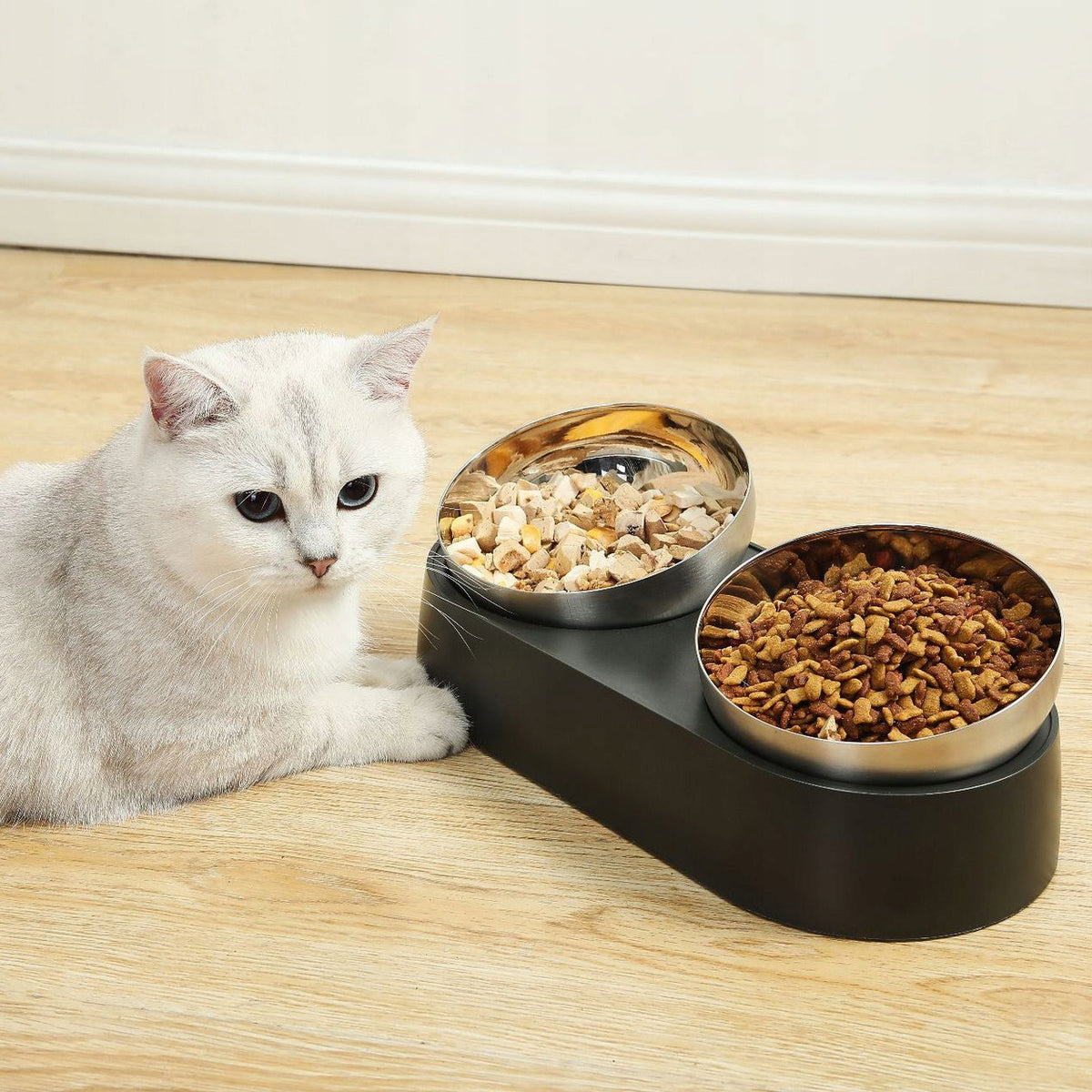 Double Bowls On Stand Dog Base Non-Slip, 2x600ml Manufacturer code ZMTCWWSW260616