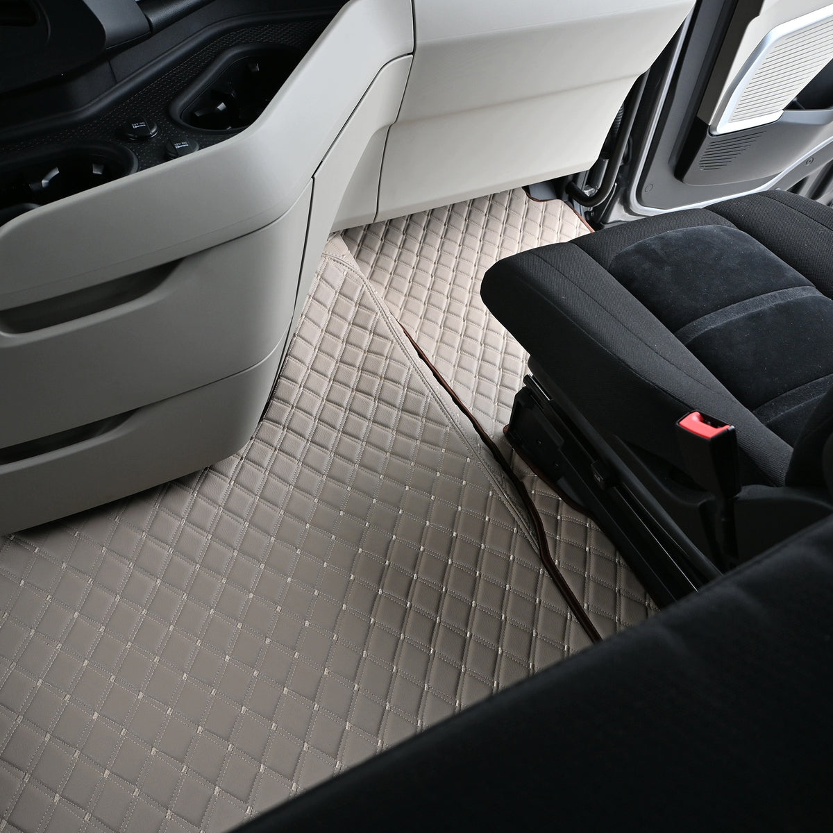 Double quilted mats ROYAL IVECO S-WAY from 2024 measure beige Packaging status original